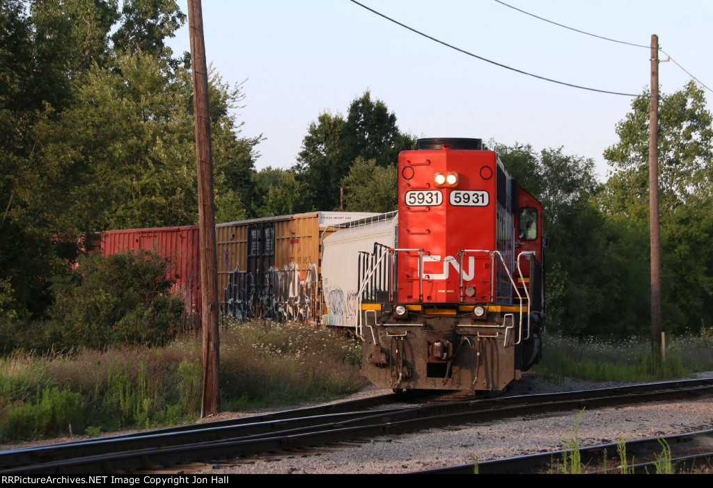 L549 rolls forward to couple up to its first cut of cars